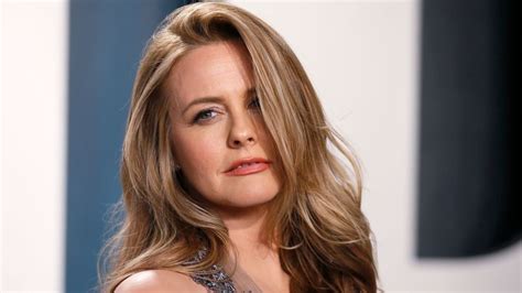 alica silverstone naked|Alicia Silverstone poses completely naked to encourage people。